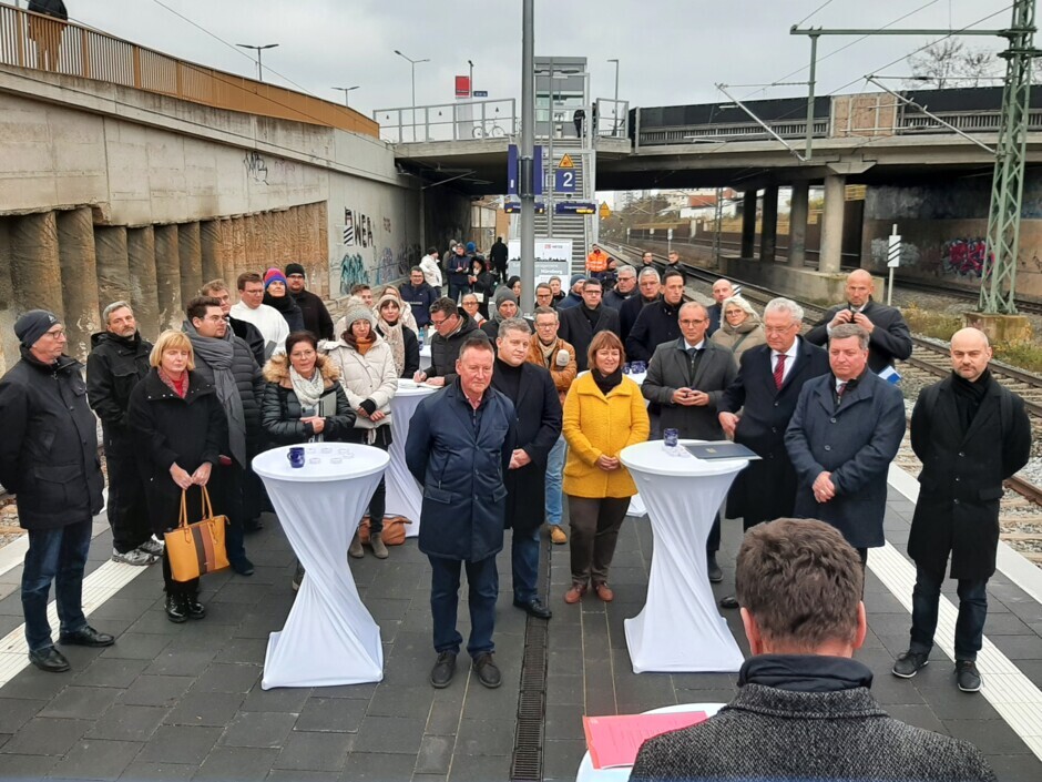 Zu den Feierlichkeiten waren Politik, Presse und DB-Mitarbeitende geladen.