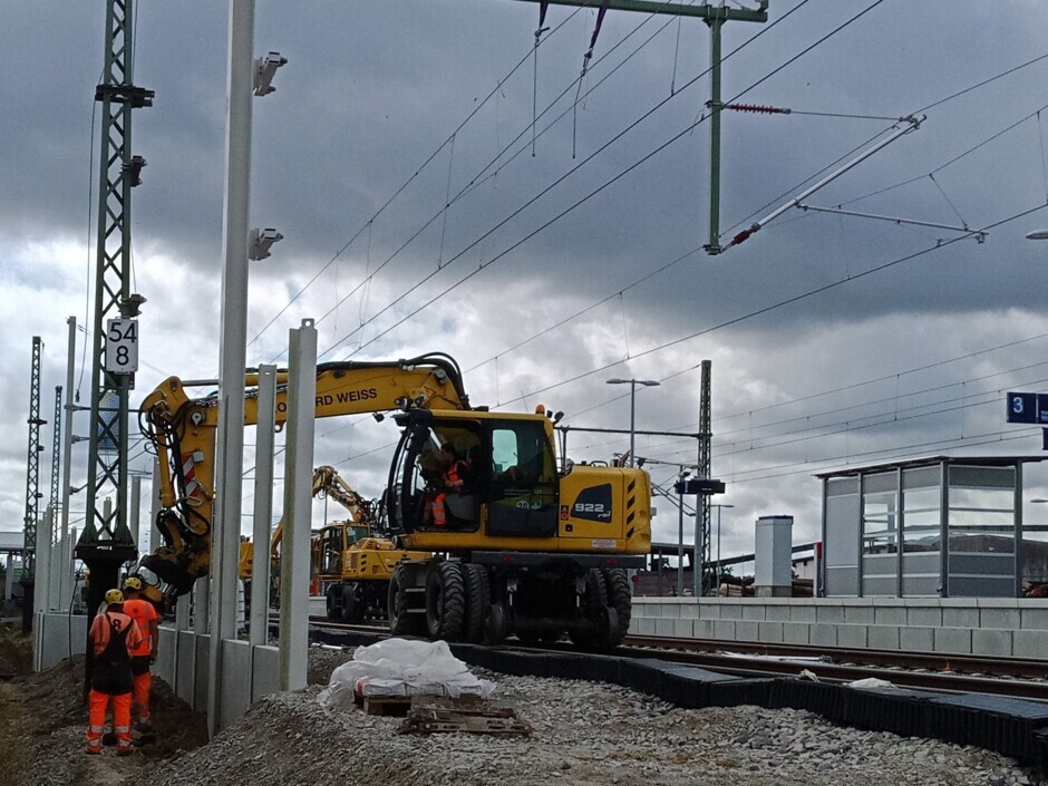 … und in Strullendorf wurde weiterhin alles für den Einhub der Lärmschutzwände vorbereitet.