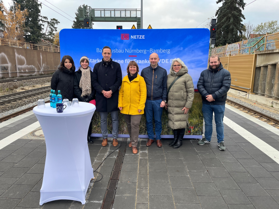Vertreter:innen aus dem Projekt "Bahnausbau Nürnberg-Bamberg (VDE 8.1)", die heute stellvertretend für das gesamte Team von Nicole Kumpfmüller-Böhm vor Ort waren.