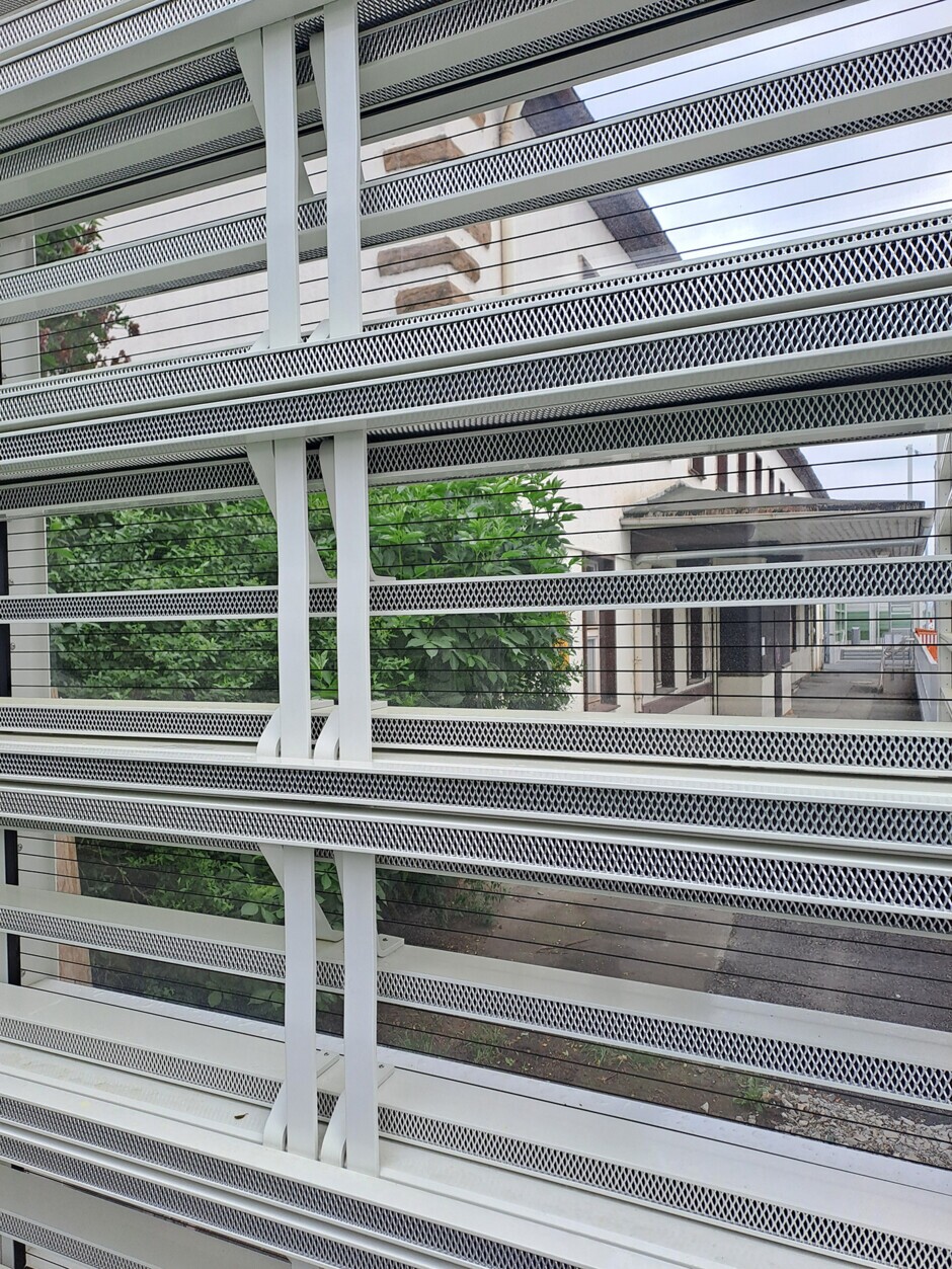 Ein Highlight waren die MetaWindow-Schallschutzwände, die derzeit am Bahnhof Hirschaid erprobt werden. Eine DB-eigene Innovation, die weltweit Aufmerksamkeit erregt: transparente Schallschutzwände mit höchsten Schallschutzeigenschaften.