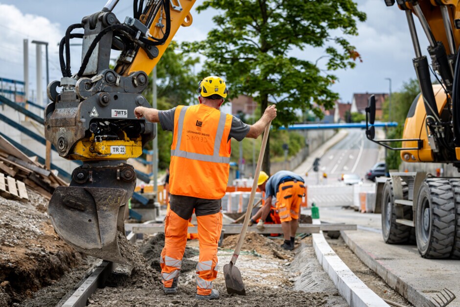 Vor der westlichen Personenunterführung wird außerdem der Gehsteig hergerichtet.